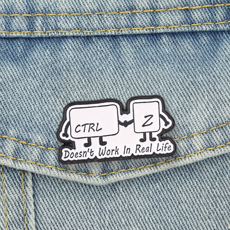 Tech Accessories For Work - Lustige Tech-Meme-Emaille-Pins „Ctrl+Z funktioniert nicht im