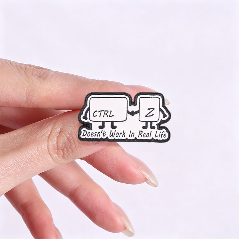 Lustige Tech-Meme-Emaille-Pins – Tech Accessories For Work Bewertung und Preis